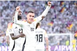 雷速体育网页版-纷纷告捷，球员们庆祝胜利的简单介绍