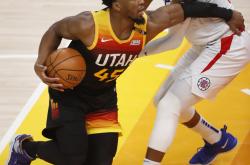 雷速体育下载-关于日本男篮绝杀湖人，萨姆·米切尔一己之力扛起全队的信息