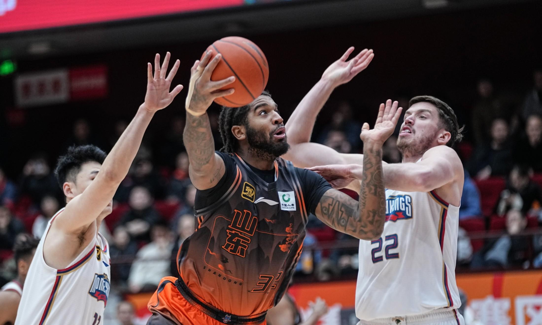 球队整体表现不佳,球员间默契应该继续培养 球队整体表现不佳,球员间默契应该继续培养