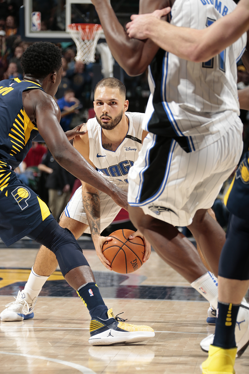 球队整体表现不佳,球员间默契应该继续培养 球队整体表现不佳,球员间默契应该继续培养