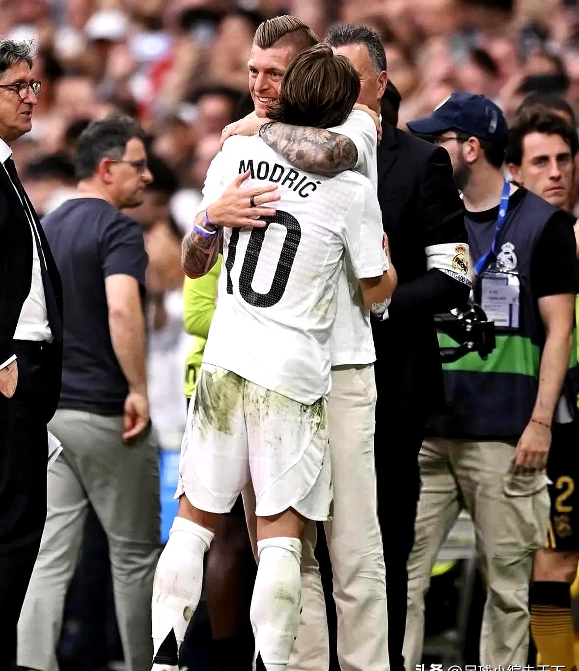 国际米兰碾压巴萨,托尼刷新纪录的简单介绍 国际米兰碾压巴萨,托尼刷新纪录的简单介绍